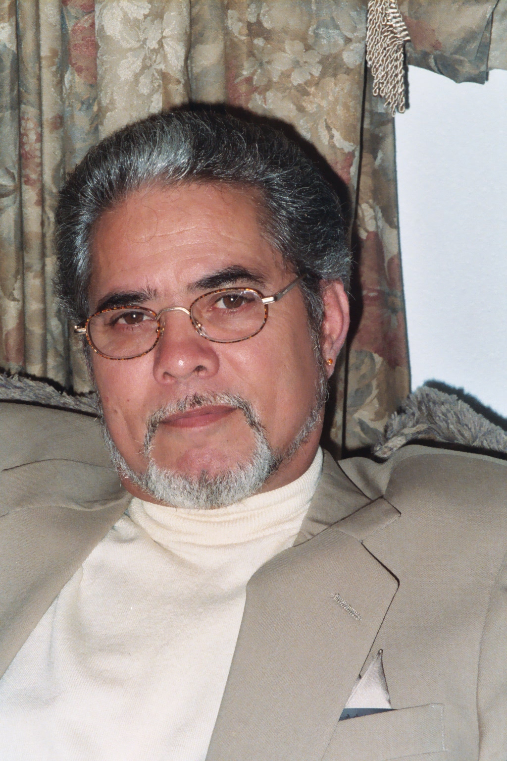 darrell in suit 2003