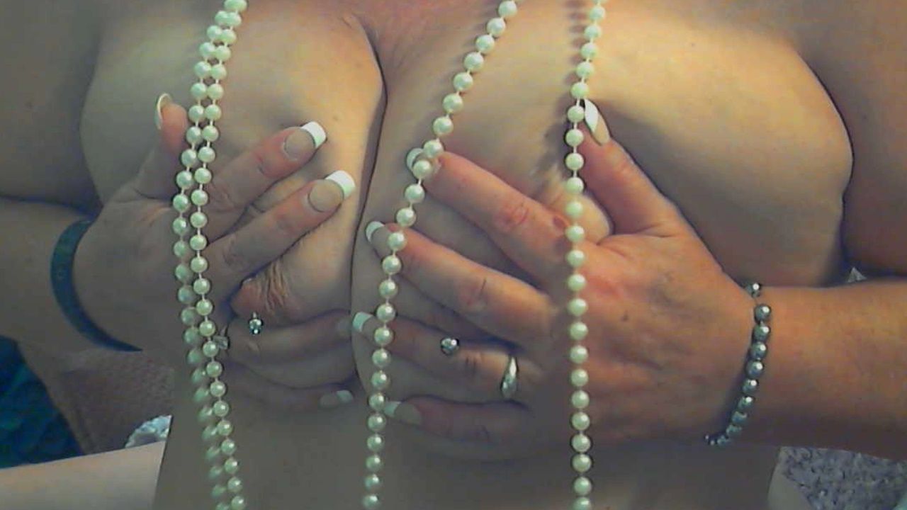 Pearls n tits 557