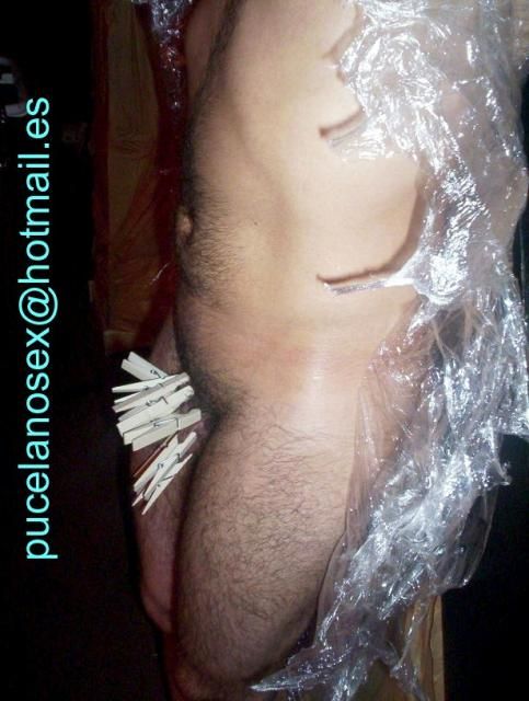momificación con pinzas en genitales