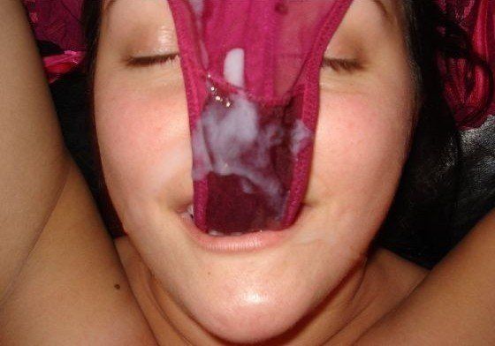 licking her panties1