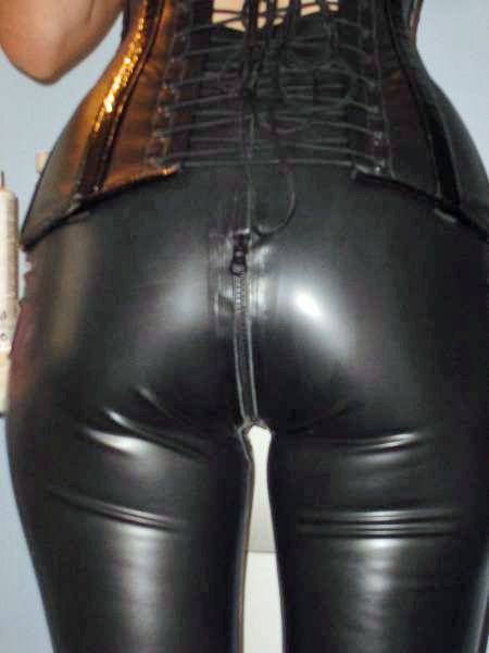 Whore ass in rubber 2