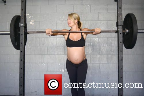 pregnant-weightlifter_31