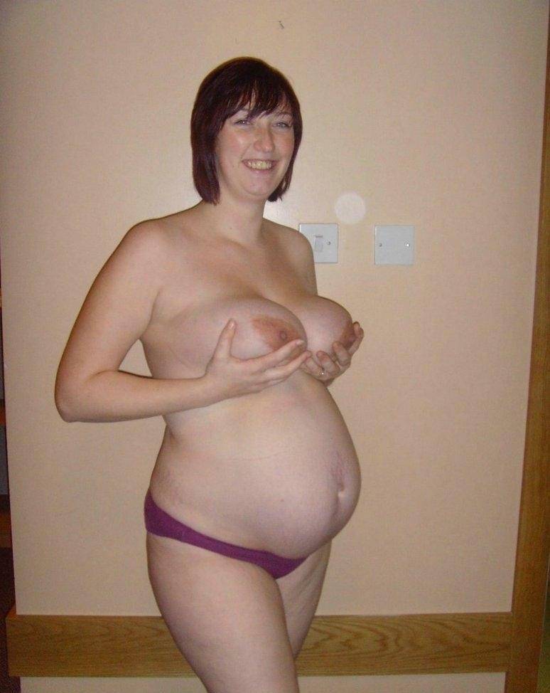 pregnant_holding_tits4[1]