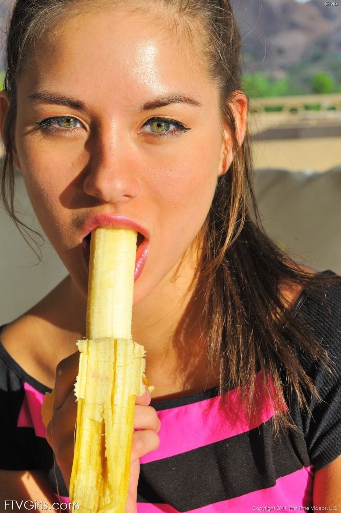 shyla-toying-with-a-banana-15