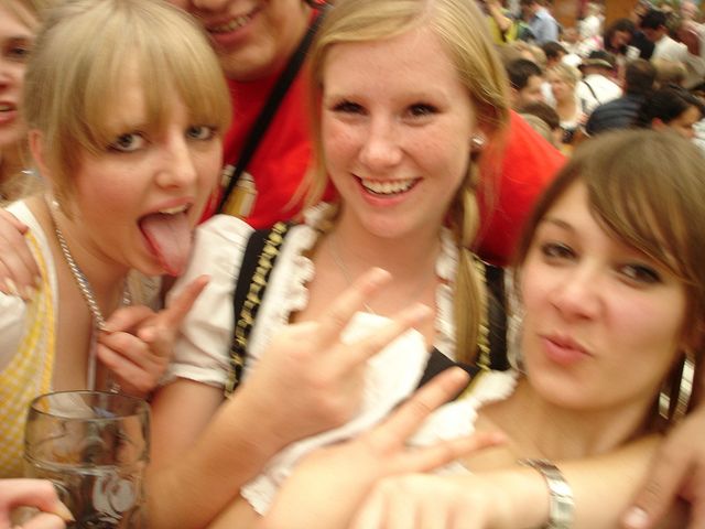 drunk-girls-oktoberfest-2009-640