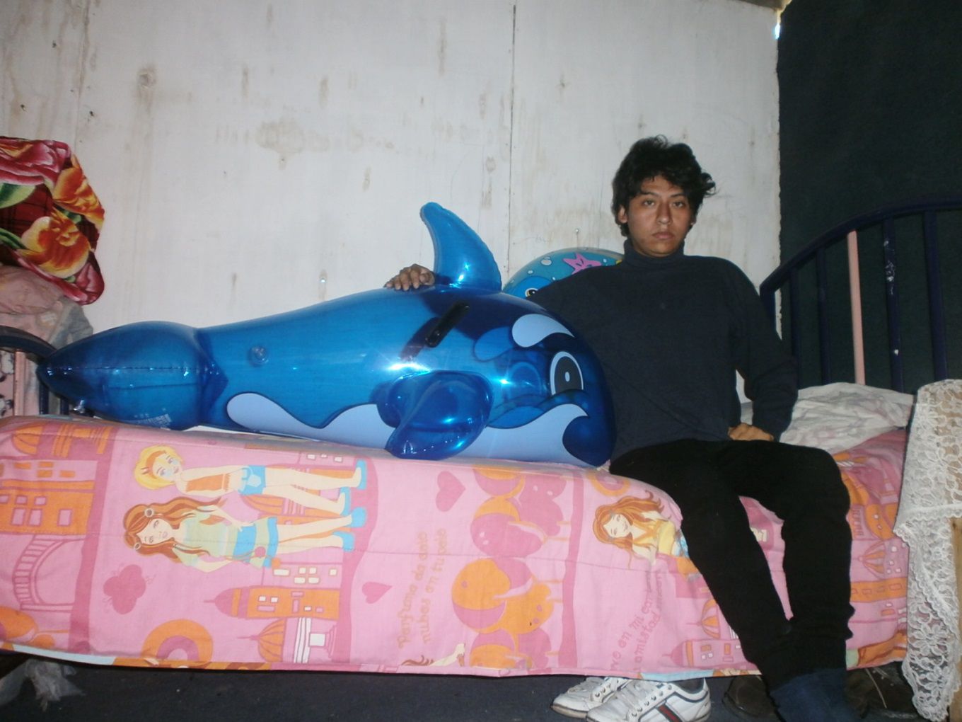 Yashaii Moran and Inflatable Dolphin (677)