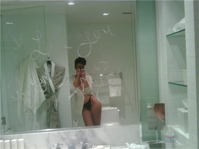 rihanna-leaked-nude-pictures-7