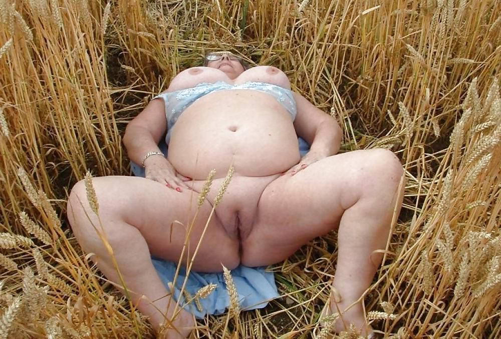 OLDER MATURE BBW FOR ALL TO TAKE IN THE FIELD !!!!