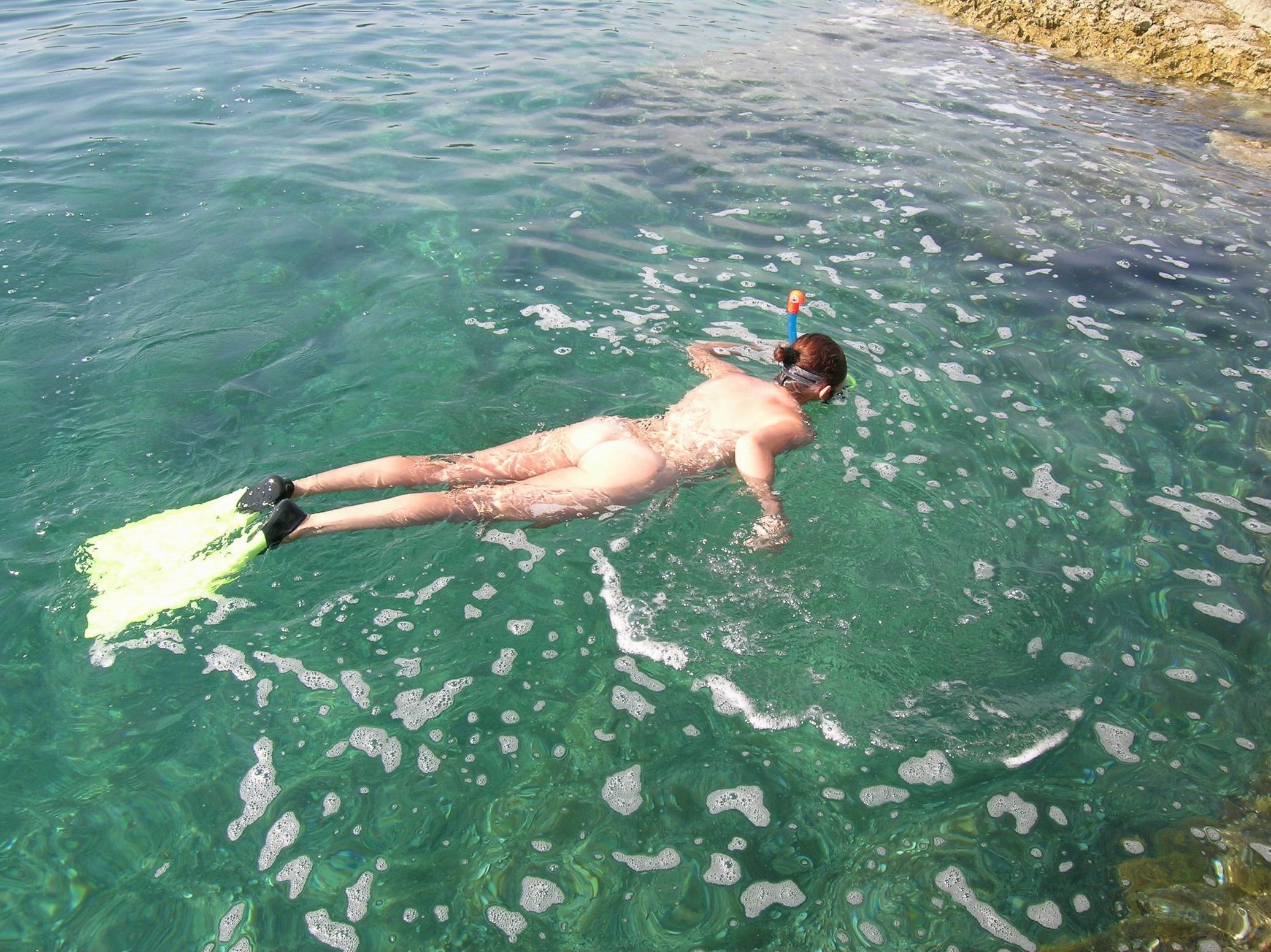 Katia SWIMMING NAKED under TRABUCCO/Nuotando nuda sotto il TRABUCCO...