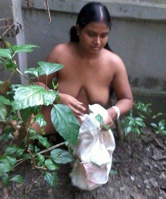 -  BBW DESI INDIAN BHABHI  OUTDOOR - 024