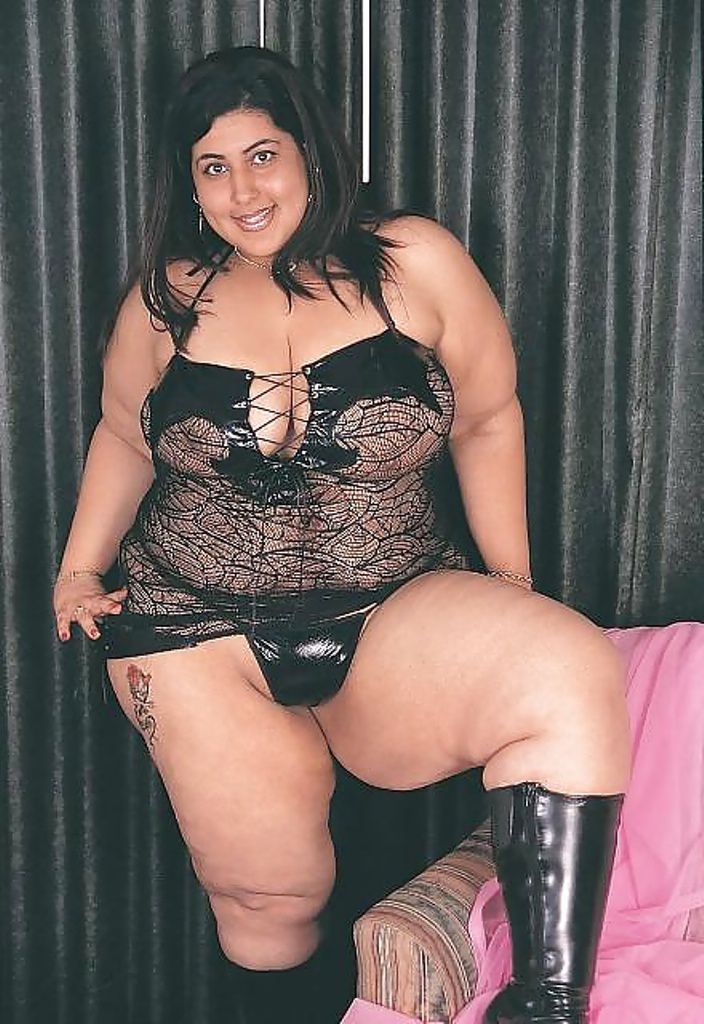 BBW- Posing (1)