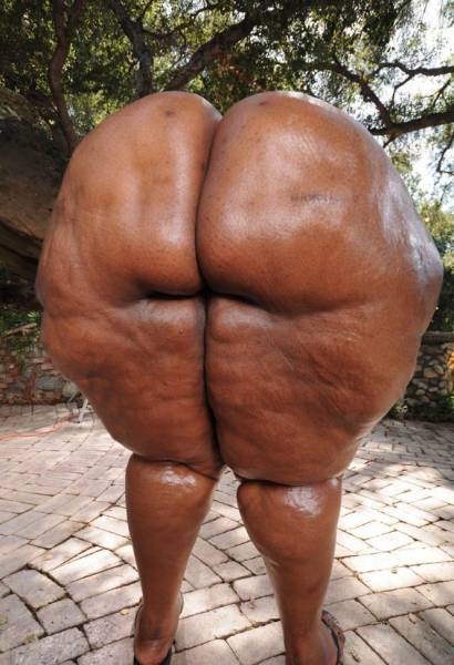Fat butts make me cum in quarts 013