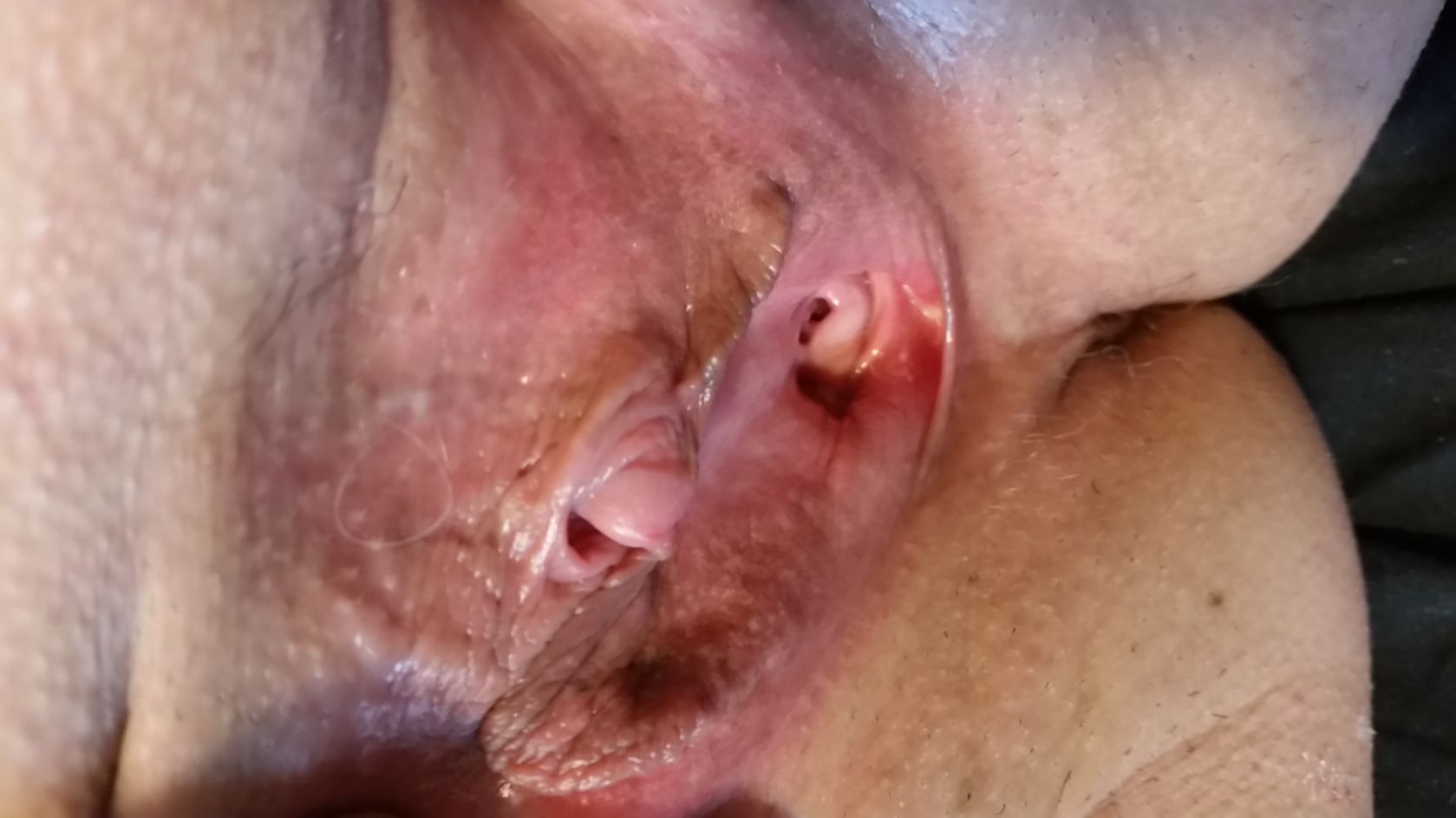 Laurie UP CLOSE CLIT and PEE HOLE
