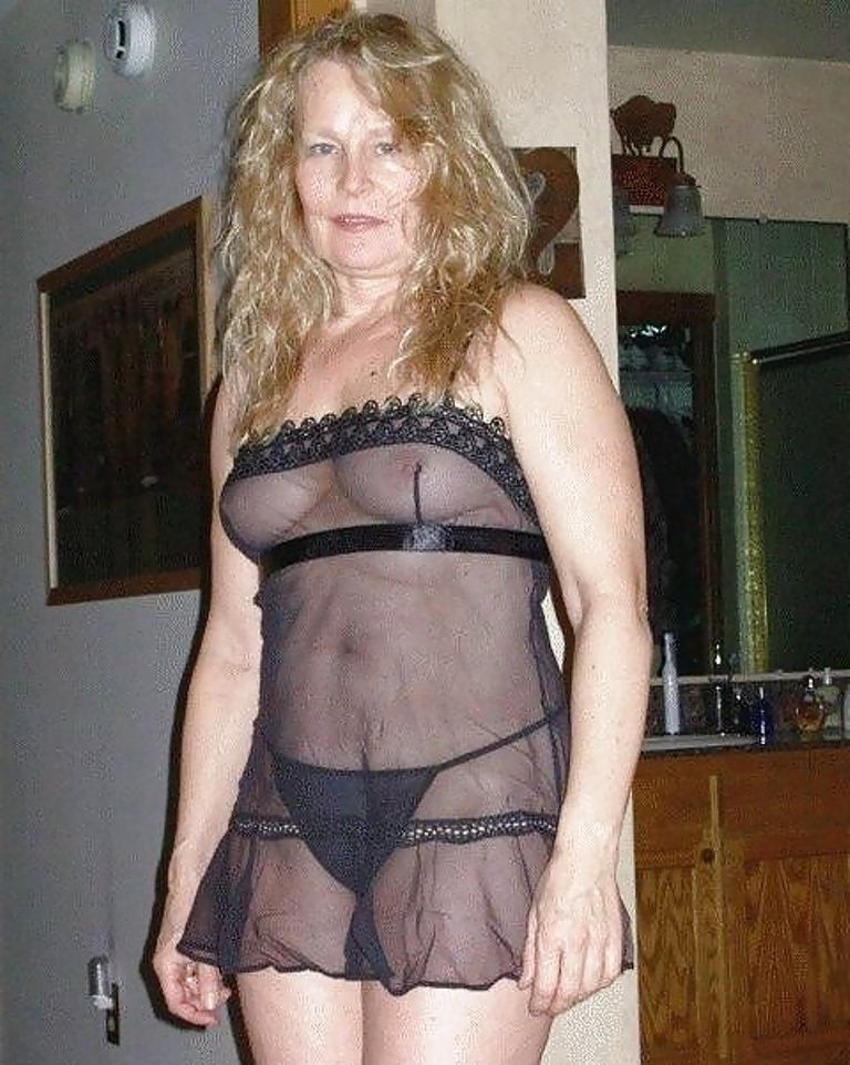 Mature Hot Lady - Dressed Like a Slut (5)