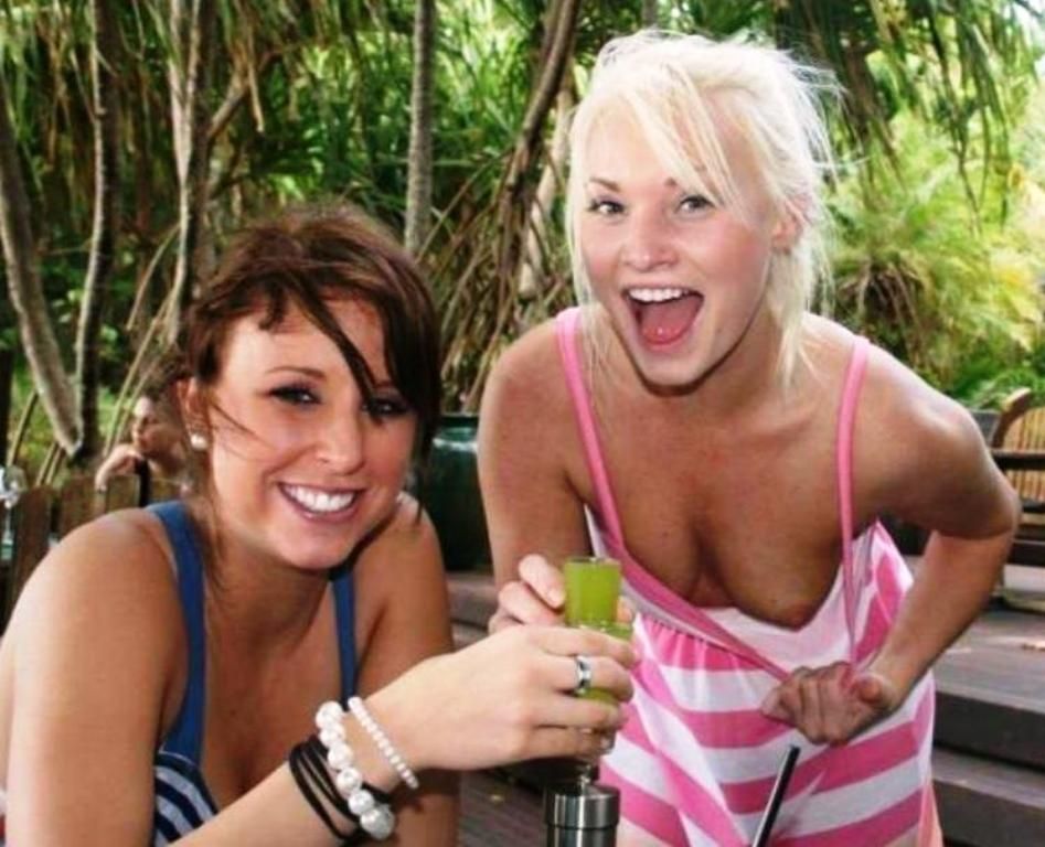 Girls Friends Having Fun (7)