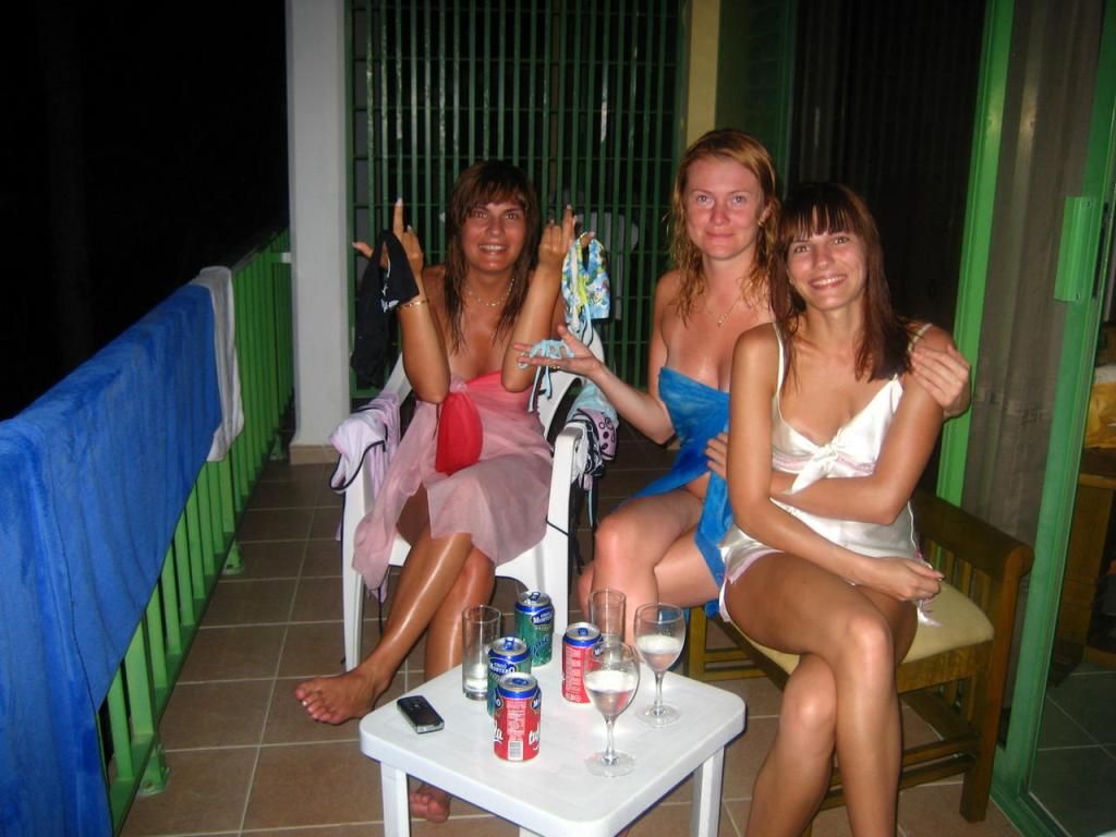 Girls Friends Having Fun (5)