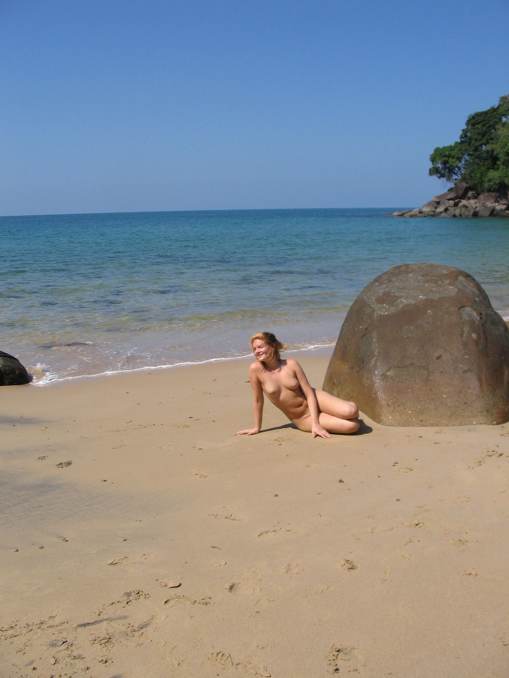 Nude Amateur Photos - Danish Babe On The Beach77