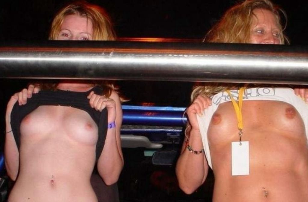 Flashing gals are fun gals (5)