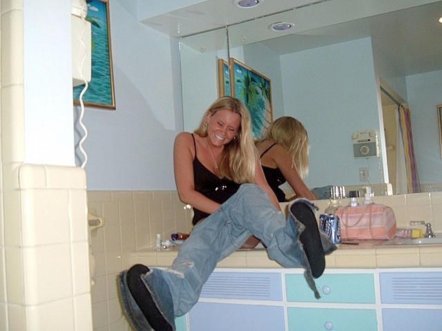 pee_hole_pics_340