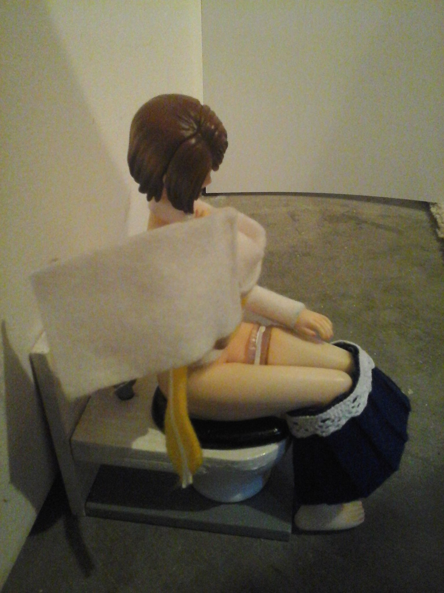 Yuna FFX Toilet 3