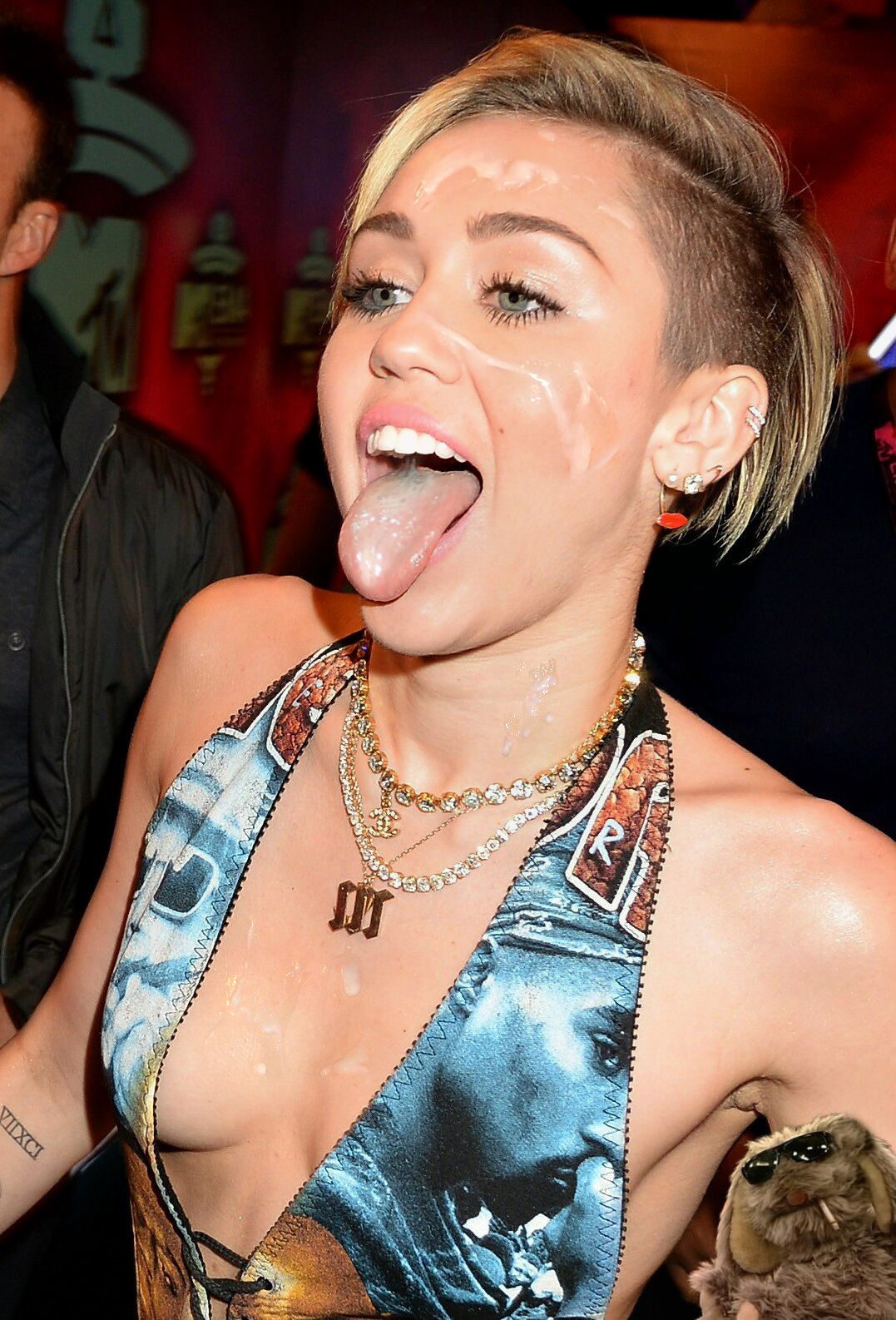 Miley-Cyrus-2-close-up