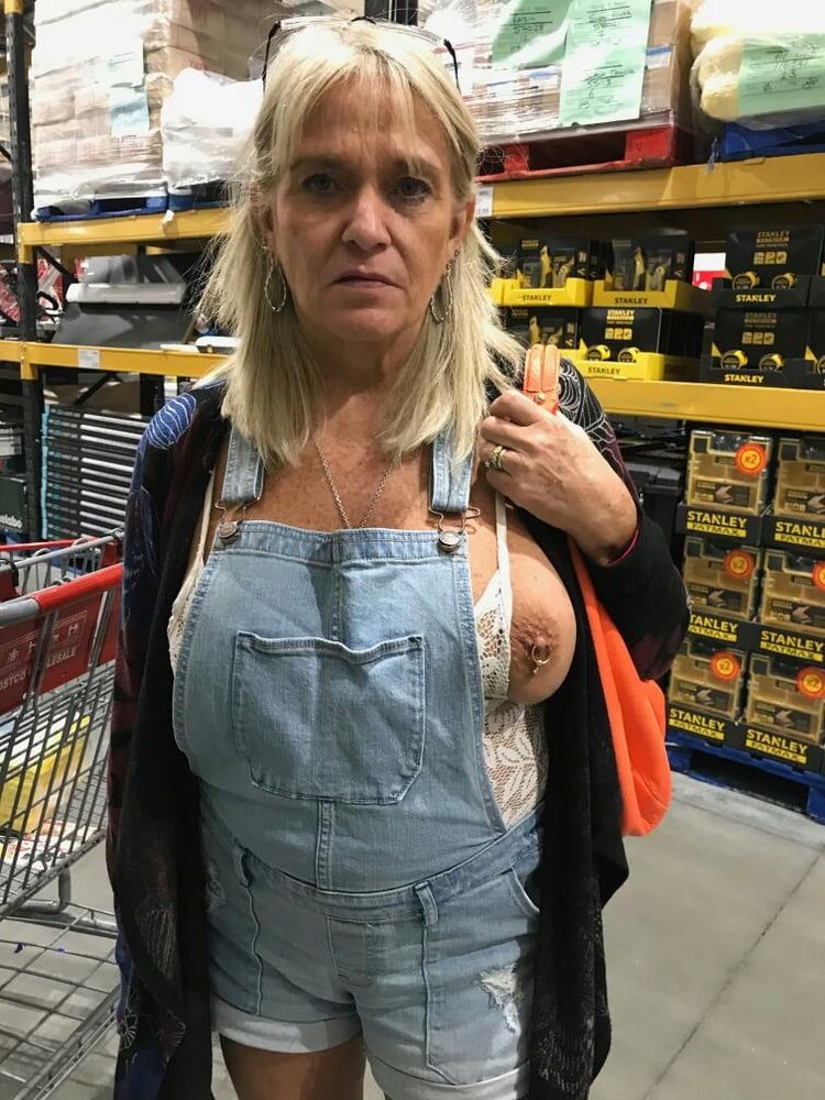 mature ladie braless