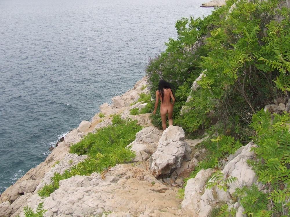 ahcpl_nude_hike_11