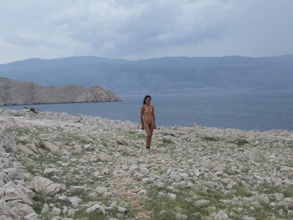 ahcpl_nude_hike_48