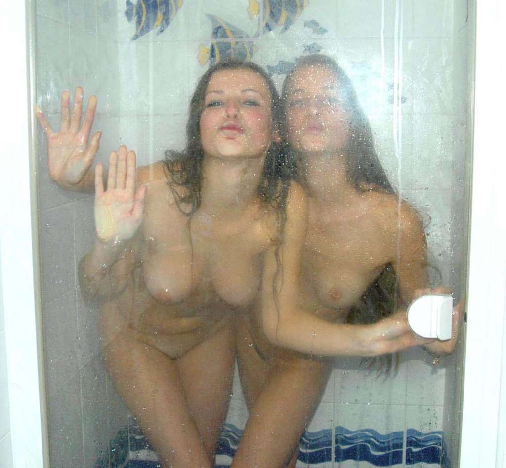 girls in pool bath or shower 163