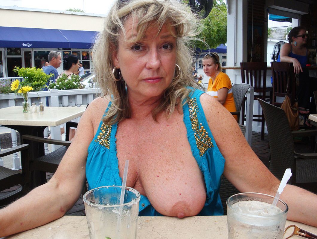 Amateur Public Flashing 44 (56)