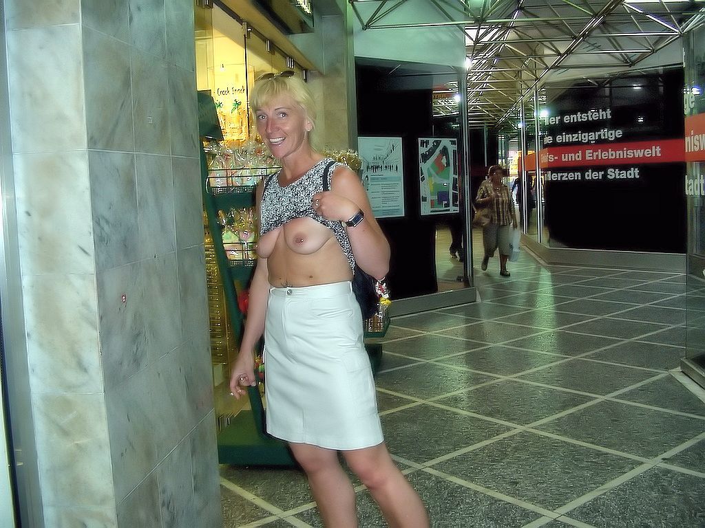 Amateur Public Flashing 46 (21)