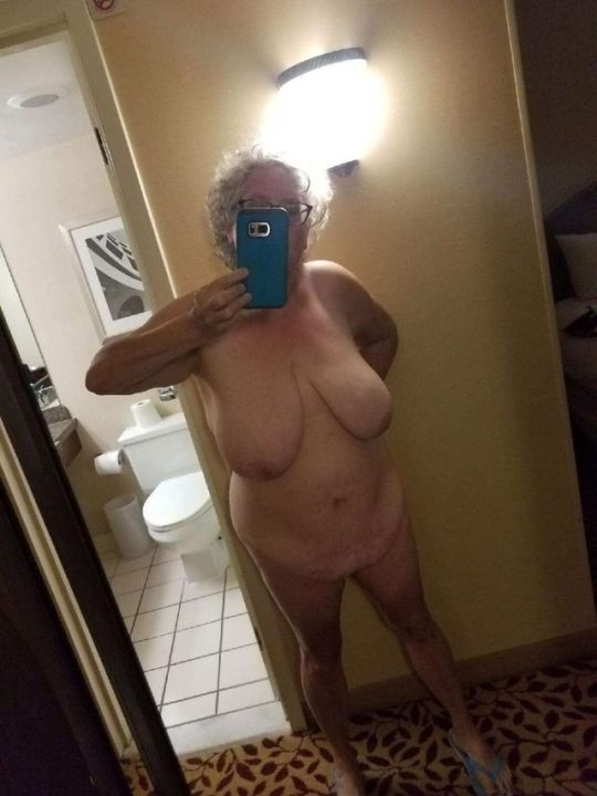 Granny selfie 371