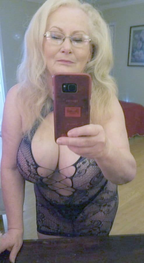 Granny selfie 391
