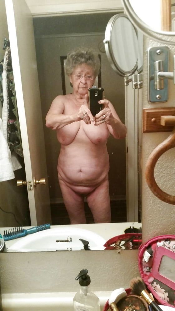 Granny selfie 423