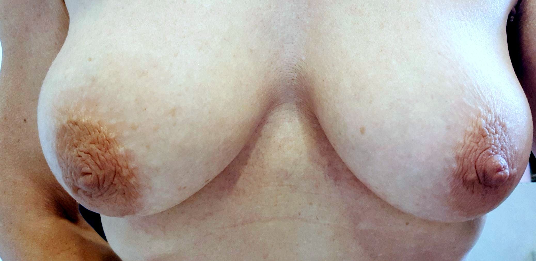 caro close up boobs