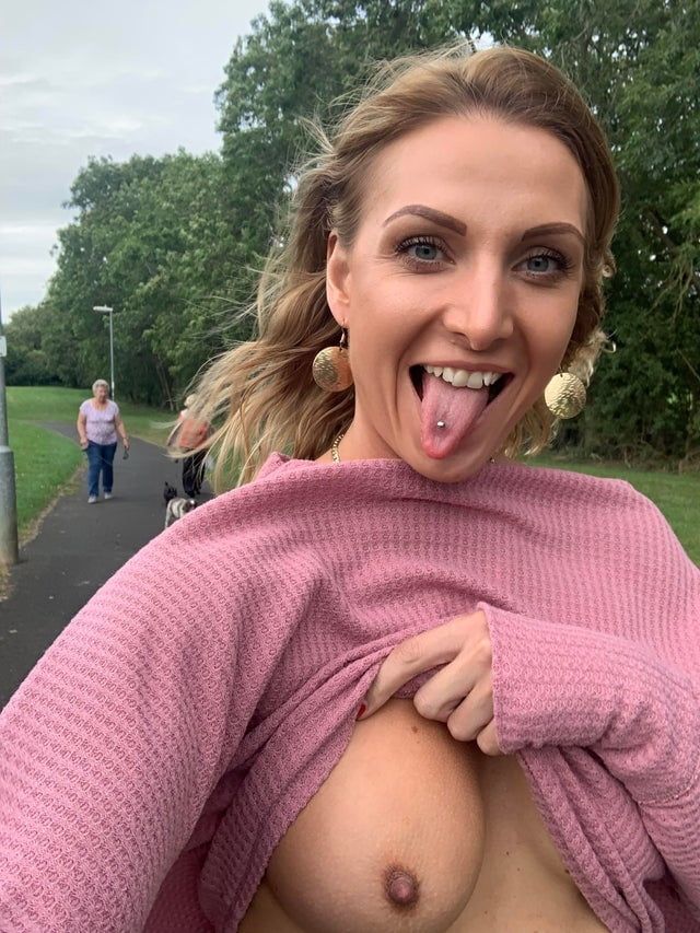 flashing tit