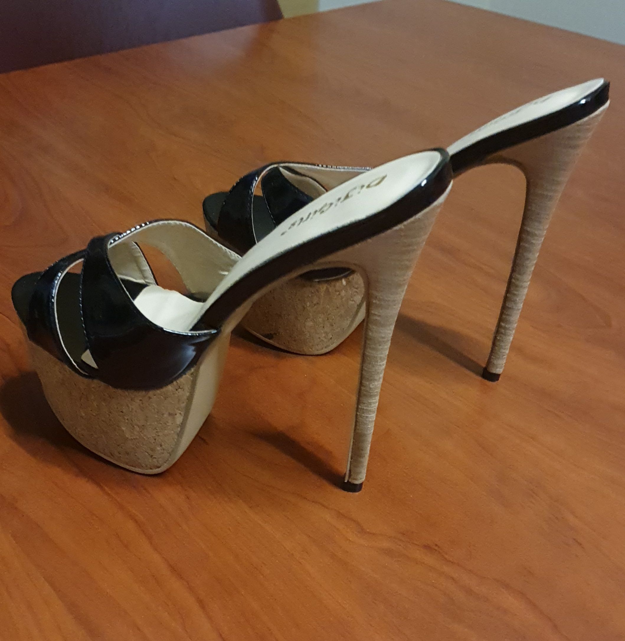 HEELS (951)