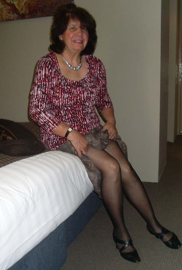 Dressed sexy Gils and Milfs (12)