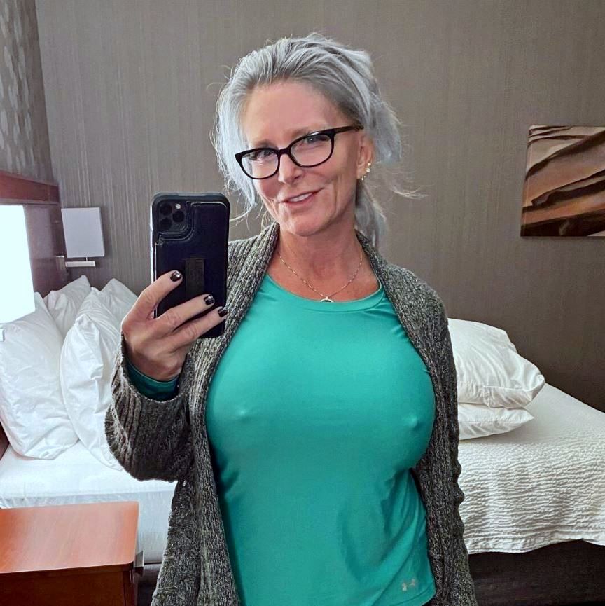 beautiful mature pokies