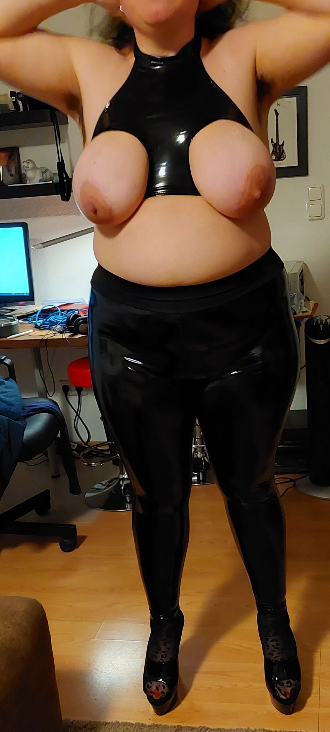 Latex-Nutten-Outfit