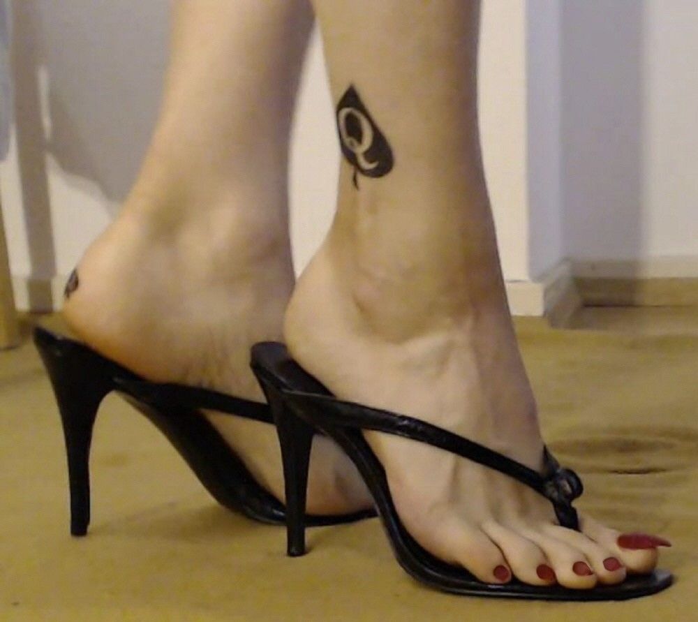 yolas naked slut feet in heels