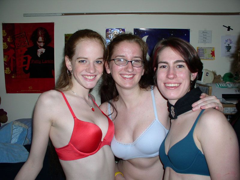 Hot Bra Pics (1)