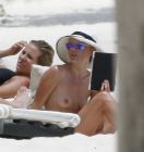 Preppie_Kate_Bosworth_topless_On_the_beach_in_Cancun_Mexico_20