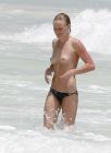 Preppie_Kate_Bosworth_topless_On_the_beach_in_Cancun_Mexico_32