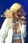 sploogeblog_rita_ora_nipslip_oops_candids_01