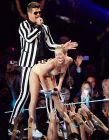 Miley lets her sex out at 2013 VMA's