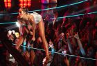 Miley showin' girl junk at 2013 VMA's