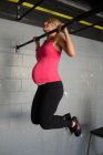 pregnant-weightlifter_16
