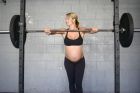 pregnant-weightlifter_18