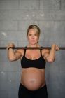 pregnant-weightlifter_21